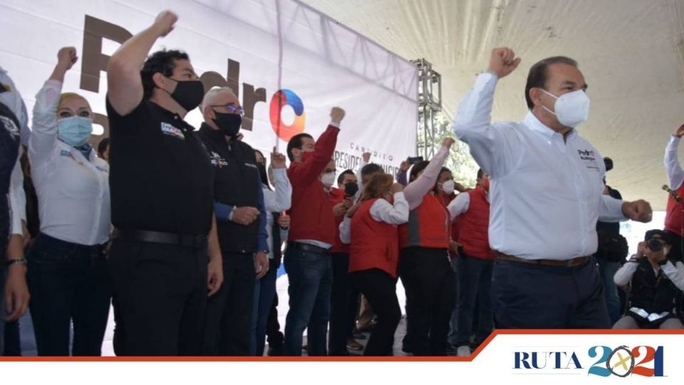 La dirigente del Revolucionario Institucional, Alejandra Del Moral, le manifestó a Pedro Rodríguez el apoyo incondicional de los tricolores. Foto: Especial 
