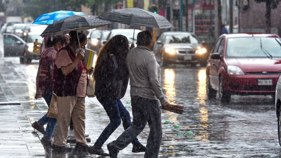 Cielo nublado durante el día con probabilidad de lluvias con intervalos de chubascos en la CDMX y lluvias puntuales fuertes en Edomex. Foto: Cuartoscuro