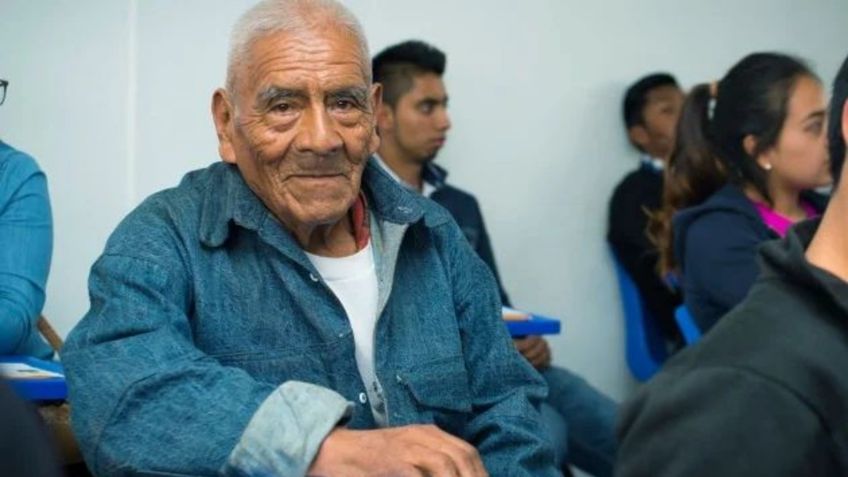 Don Felipe, el alumno más longevo de la BUAP, se gradúa como ingeniero a los 84 años