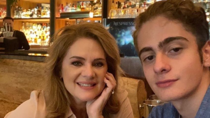 Erika Buenfil le tiñe el cabello a su hijo y luce cambio radical | FOTOS