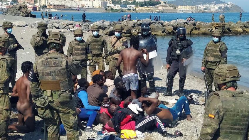 España - Marruecos: Ceuta, bajo una ola de migrantes