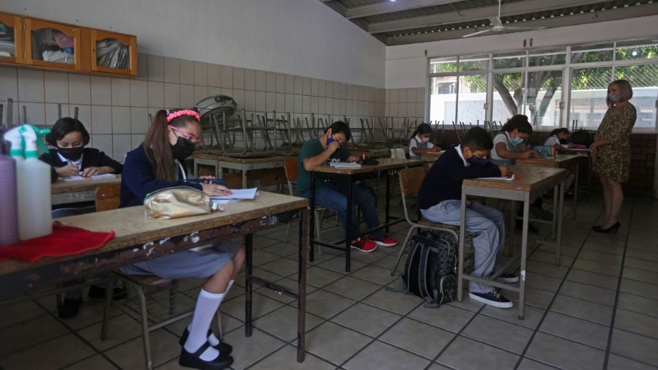 Claudia Sheinbaum informó que del 18 al 22 de mayo 356 mil 342 trabajadores del sector educativo serán vacunados en la CDMX. FOTO: Cuartoscuro