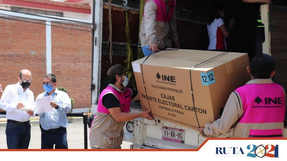 La distribución de la documentación se realizó desde las bodegas centrales del INE. Foto: Especial