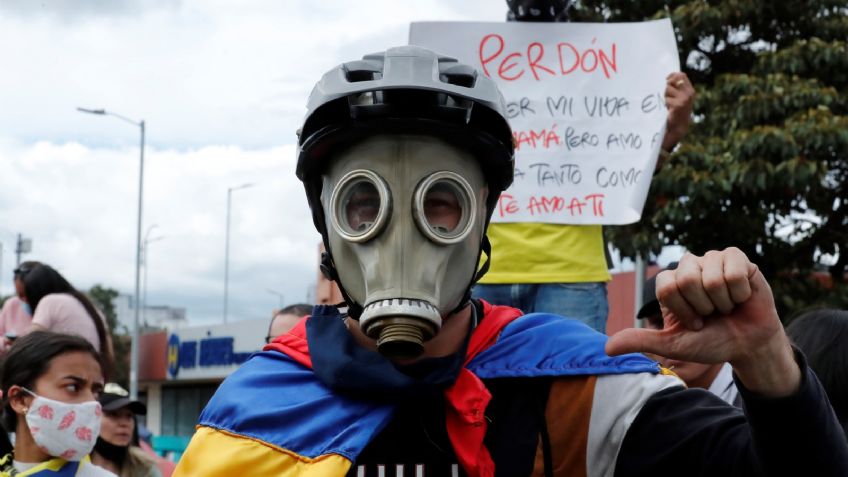 Protestas ciudadanas tumban reforma de salud  en Colombia