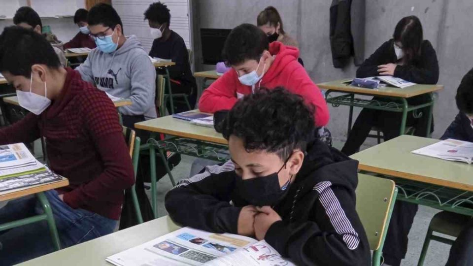 Vila Dosal también recordó que las y los maestros de Yucatán, así como el personal educativo, estarán recibiendo su vacuna de refuerzo esta misma semana . FOTO: ESPECIAL