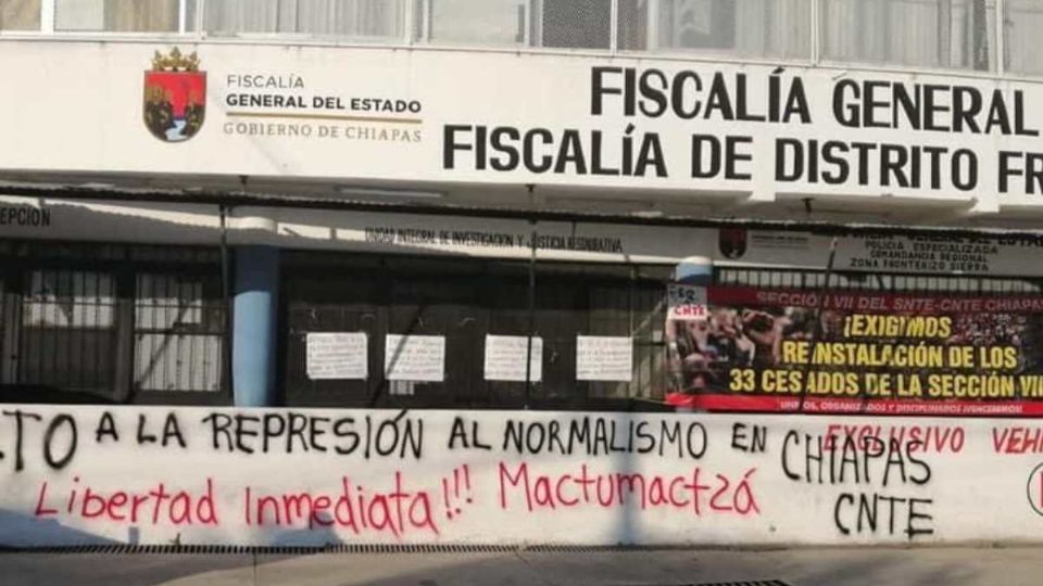 Las autoridades aseguran que hay evidencia contra los normalistas