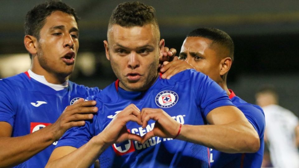 Jugadores del Cruz Azul celebran gol. Foto: Cuartoscuro