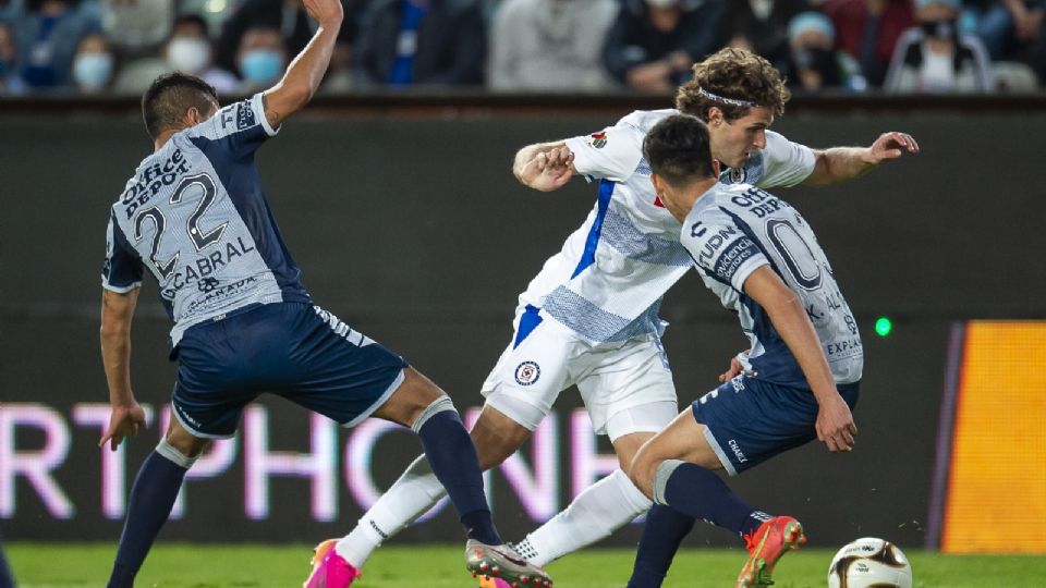 Aunque ambos tuvieron llegadas a los arcos, el partido fue muy  cerrado. Foto: Mexsport