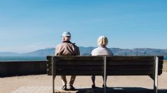 ¡De película! Pareja de abuelitos ESCAPA de asilo de ancianos al usar código MORSE para abrir la puerta