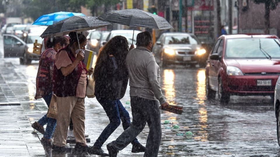 Probabilidad de lluvias aisladas en la CDMX y con descargas eléctricas en el Edomex. Foto: Cuartoscuro