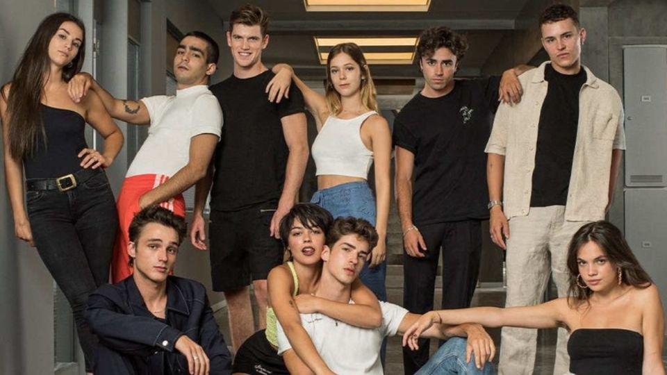 El elenco de la serie española regresa al Colegio Las Encinas este 2021. Foto. Especial