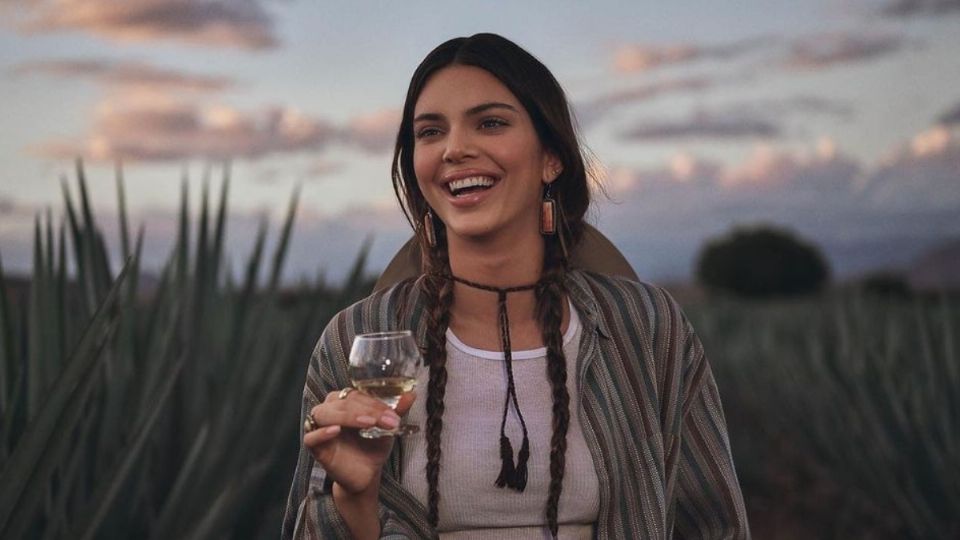 Kendall Jenner presumió la medalla mientras tomaba el sol en bikini 
FOTO: Instagram