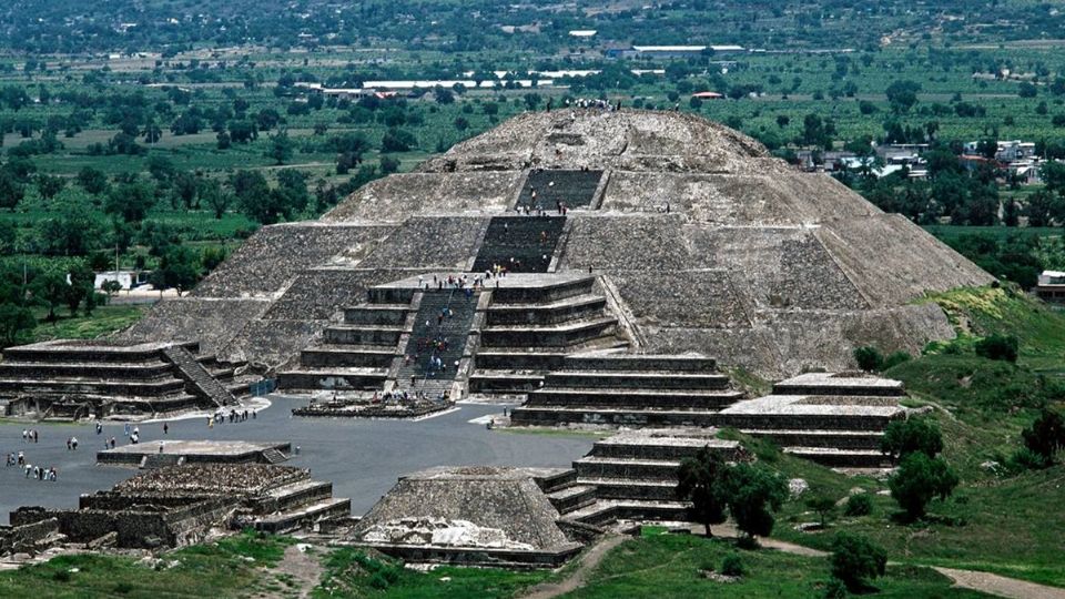 El supuesto dueño de un predio en Teotihuacán, advirtió a las autoridades del INAH que no detendrá los trabajos. Foto: Especial