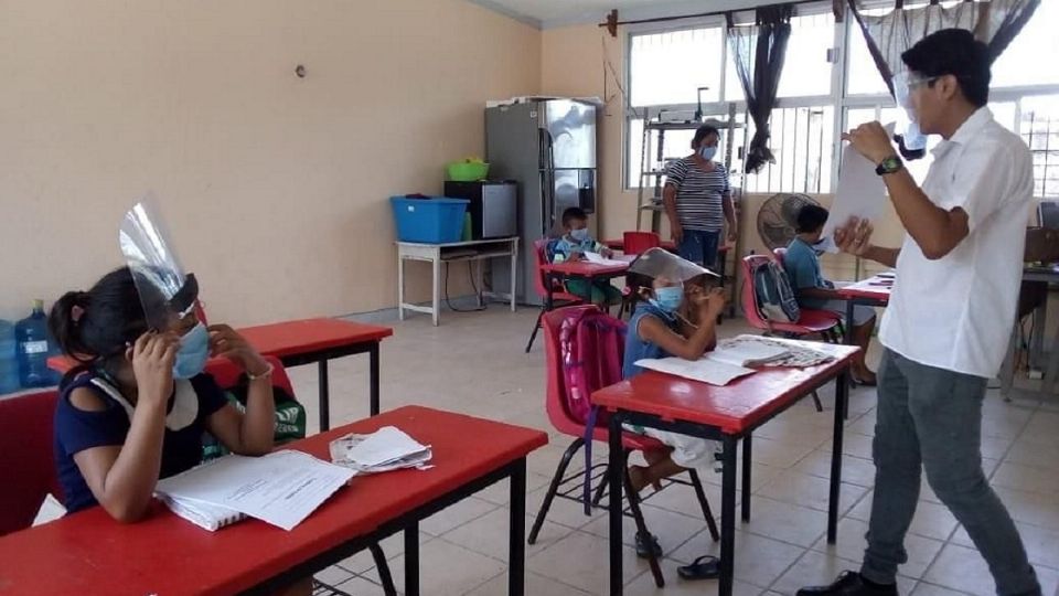 Las escuelas que habían retomado clases vuelven a casa, debido al retroceso en el semáforo epidemiológico a color amarillo. Foto: Especial
