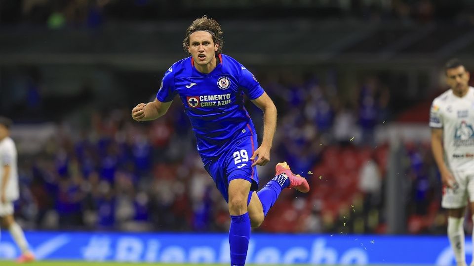 Solitario cabezazo de Santiago Giménez le da a Cruz Azul el pase a la Final del futbol mexicano. Foto: Mexsport