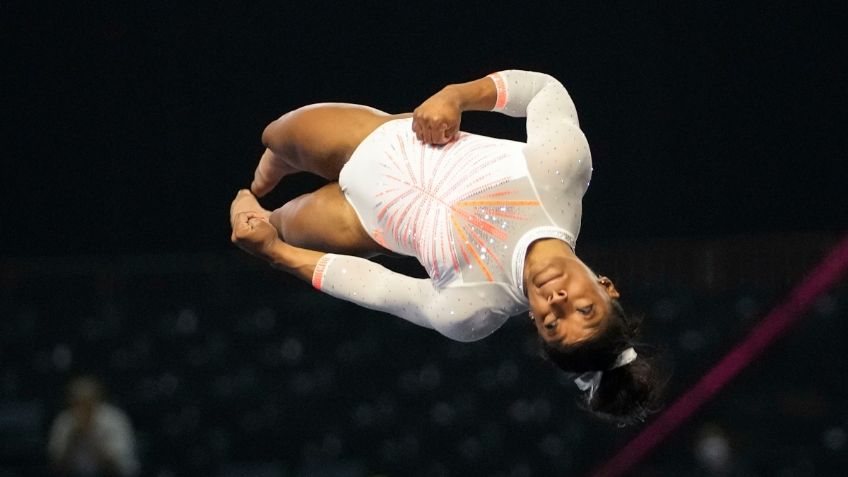 Simone Biles sorprende al mundo con salto nunca antes hecho por una mujer: VIDEO