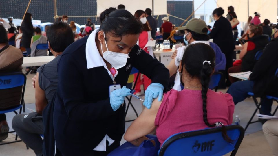 MEDIDA SANA. Personas de 50 a 59 años y embarazadas, los beneficiados .Foto: Especial