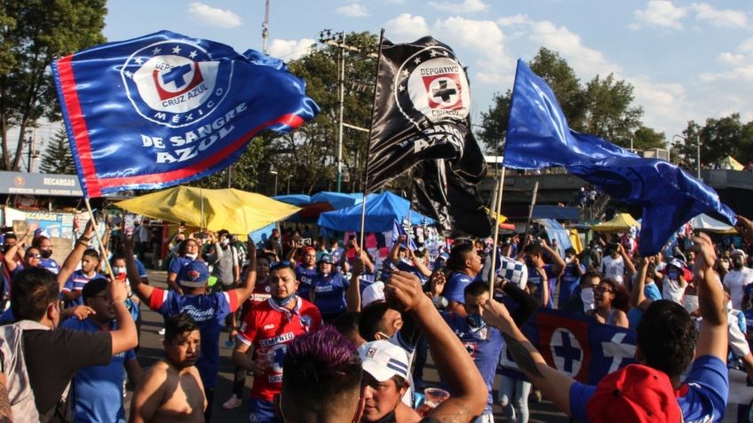 Hallan ahorcado a aficionado del Cruz Azul tras asistir al Estadio Azteca