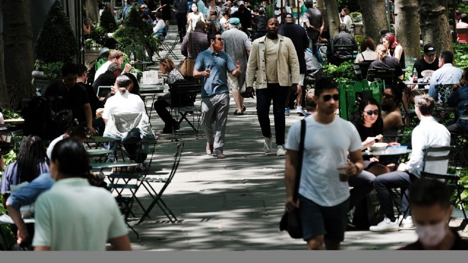 Los altos niveles de vacunación en Nueva York están acelerando el regreso a la 'nueva normalidad', tras la pandemia. Foto: AP