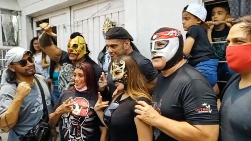 Cibernético y Octagón visitan a Mateo, el niño que azotó el luchador Einar El Vikingo