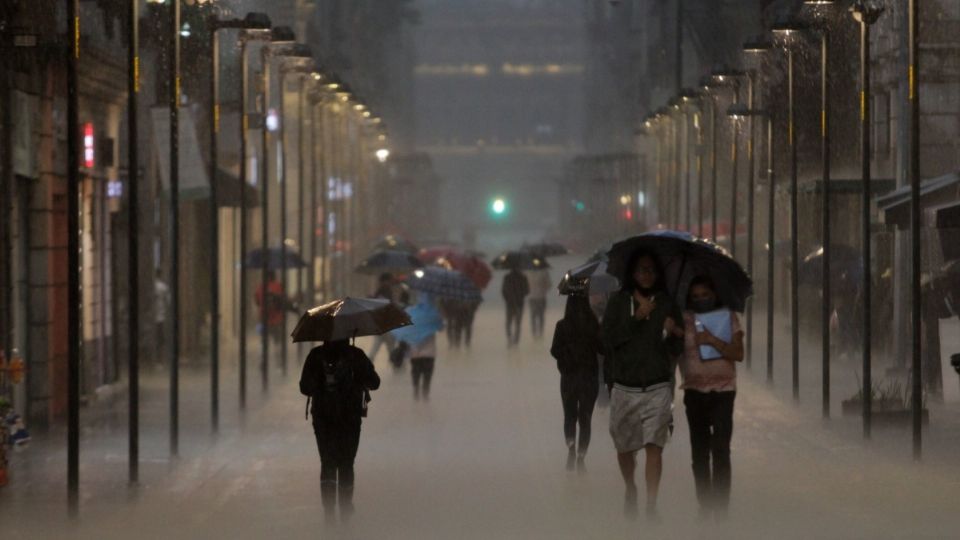 Pronostican intervalos de chubascos y viento con rachas de hasta 40 km/h en la CDMX y Edomex. Foto: Cuartoscuro