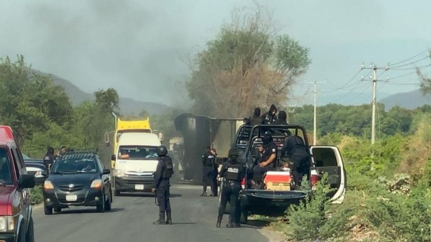 Candidato al gobierno de Michoacán va a Aguililla, Zona Cero del crimen organizado: hay bloqueos carreteros y trailer incendiado