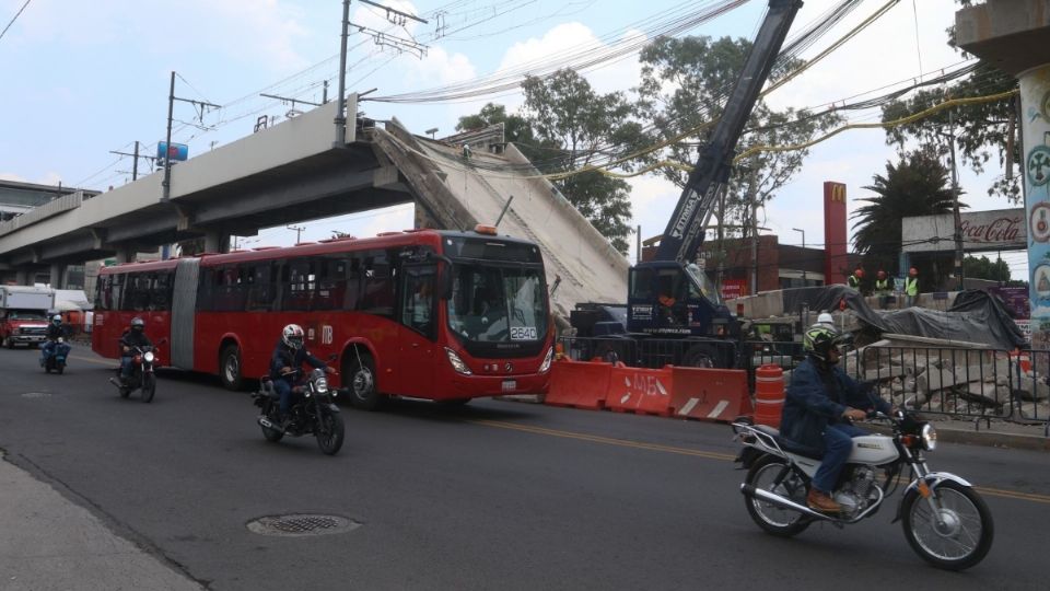 El director general del Metrobús, Roberto Capuano explicó que el arranque de hoy se realiza en una fase gratuita de pruebas operativas con solo 20 autobuses articulados. FOTO: CUARTOSCURO