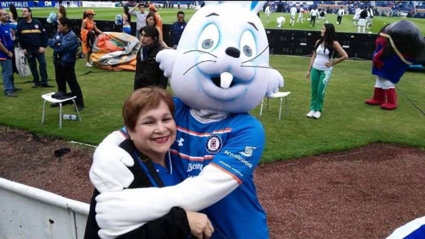 "Puede ser mi último partido" Mujer de 70 años pide apoyo para ir a ver al Cruz Azul: FOTOS