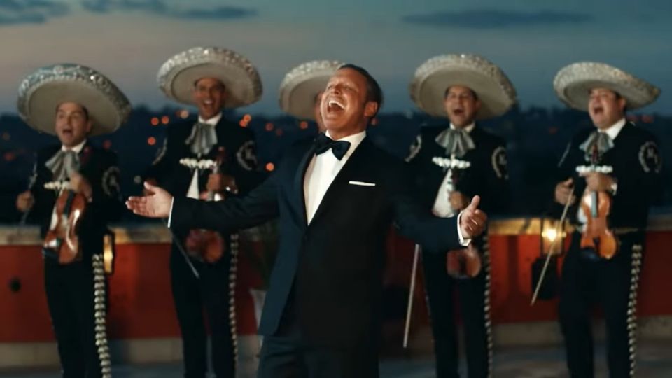 En su nuevo disco, el cantante está acompañado por el Mariachi Vargas. Foto: YouTube Warner Music México