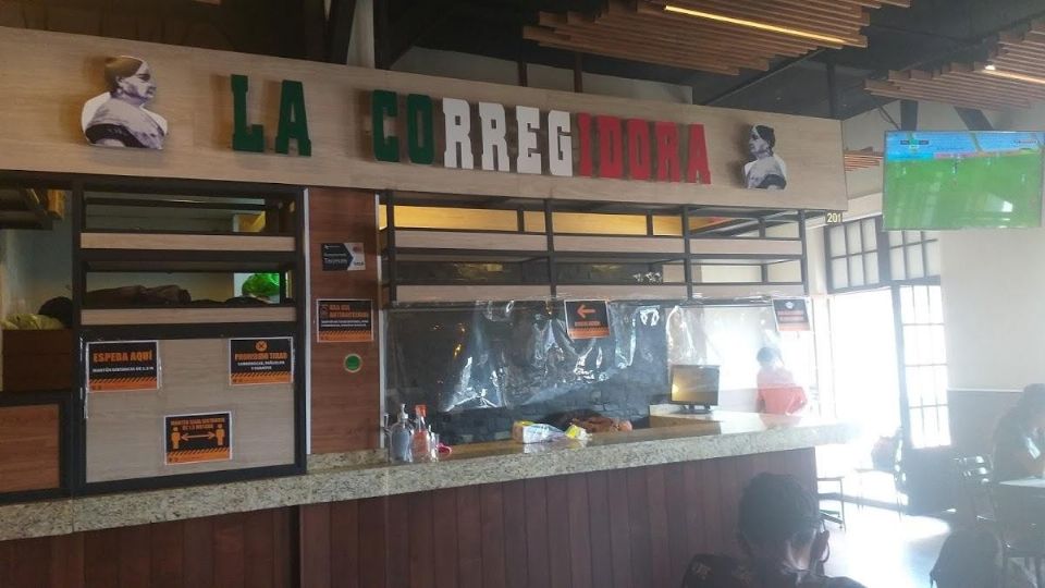 Este restaurante cuenta con malas opiniones en redes sociales y en diversas páginas de internet, el cual se ubica a un costado de la plancha del Zócalo. Foto: Especial