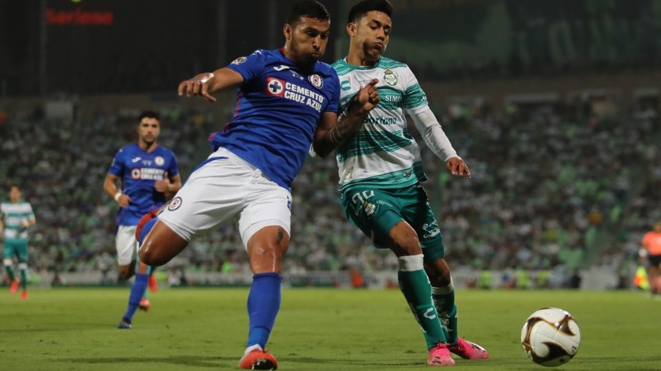 Intenso el primer partido de la final. Foto: Twitter Cruz Azul.