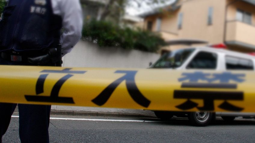 ¡Vacaciones de terror! Hombre va a la playa y encuentra maleta con un cadáver