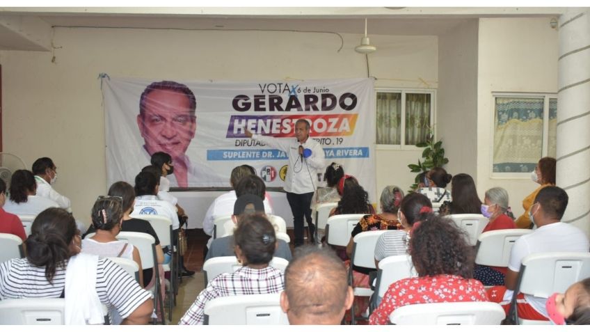 "Salieron más rateros que nosotros", candidato se balconea en mitin: VIDEO