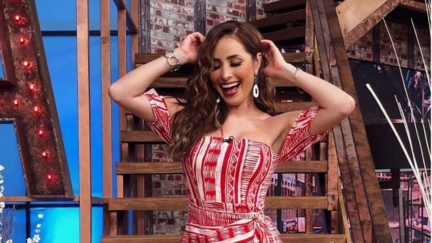 Desde el balcón, Cynthia Rodríguez roba miradas con hermoso traje de baño | VIDEO