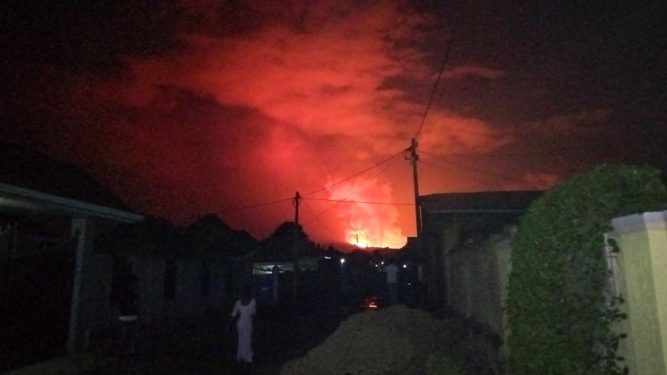 El volcán Nyiragongo comenzó a hacer erupción el sábado pasado. FOTO: EFE