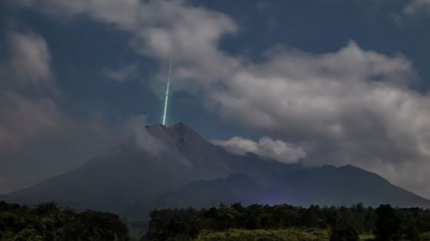 ¡Impactante! Captan caída de meteorito sobre un volcán activo | VIDEO