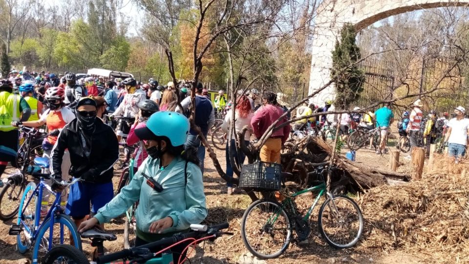 ÁREA VITAL. Fueron más de 400 ciclistas que
llegaron al parque. Foto: Especial