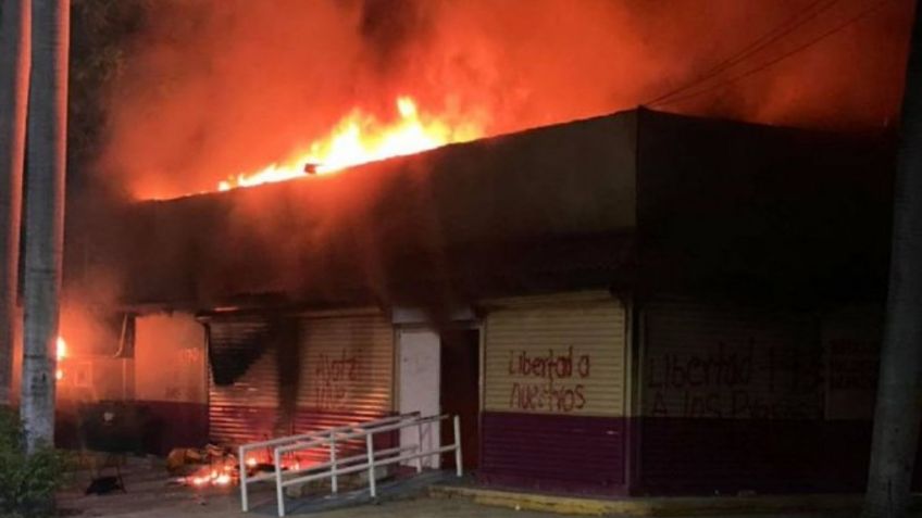 Incendian edificio y cuatro vehículos del INE en Chiapas: VIDEO