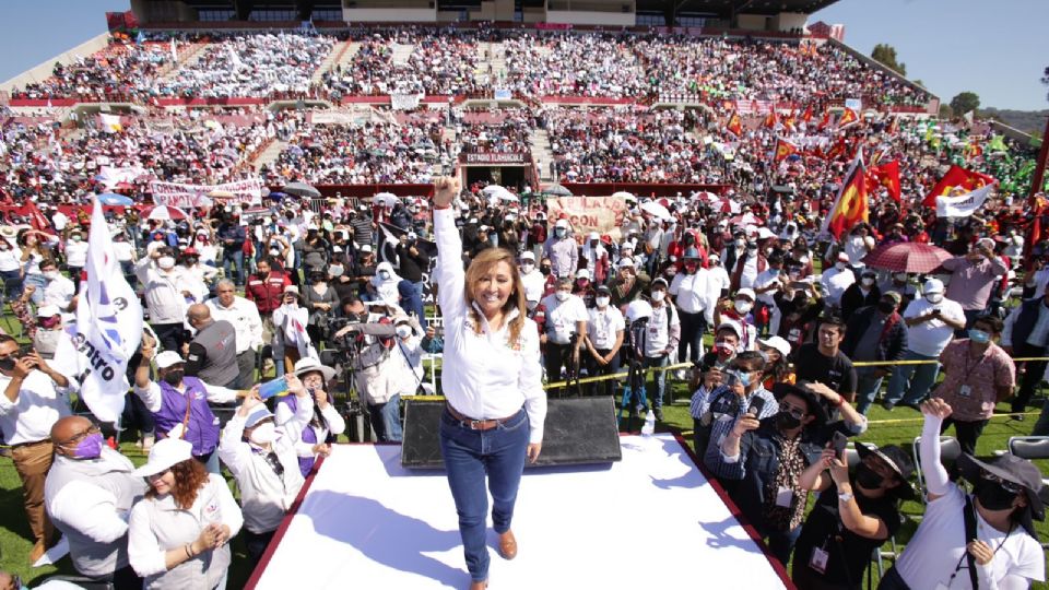 En el Estadio Tlahuicole, Lorena Cuéllar aseguró que construirá un gobierno para la libertad y la justicia. Foto: Especial