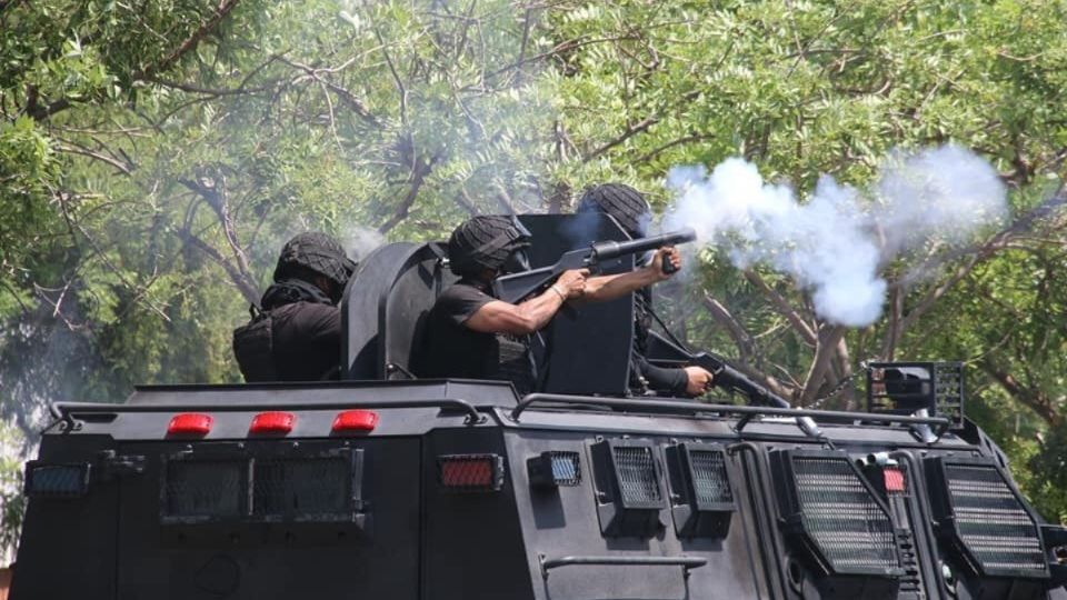 Se reportan estudiantes con quemaduras.