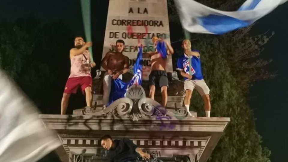 Feministas critican celebraciones por triunfo de Cruz Azul. Foto: Twitter @cyntmarcosv