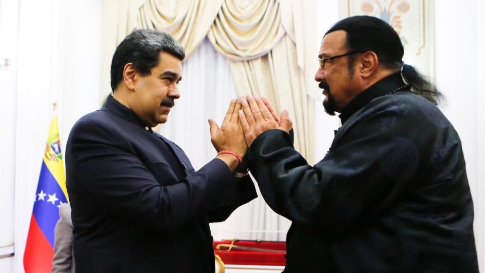 Nicolás Maduro, presidente de Venezuela y el actor Steven Seagal. Foto: EFE