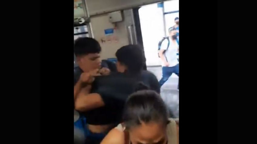 Captan riña de jóvenes en Línea 1 del Metro de Monterrey: VIDEO