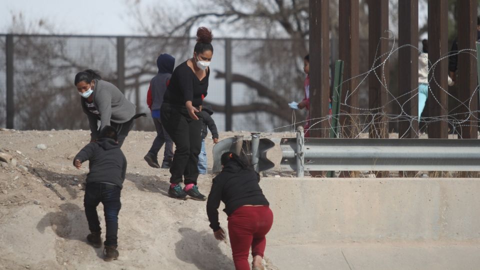 Las autoridades se han visto desbordadas, no sólo en Yuma, sino en localidades similares a lo largo de la frontera sur.