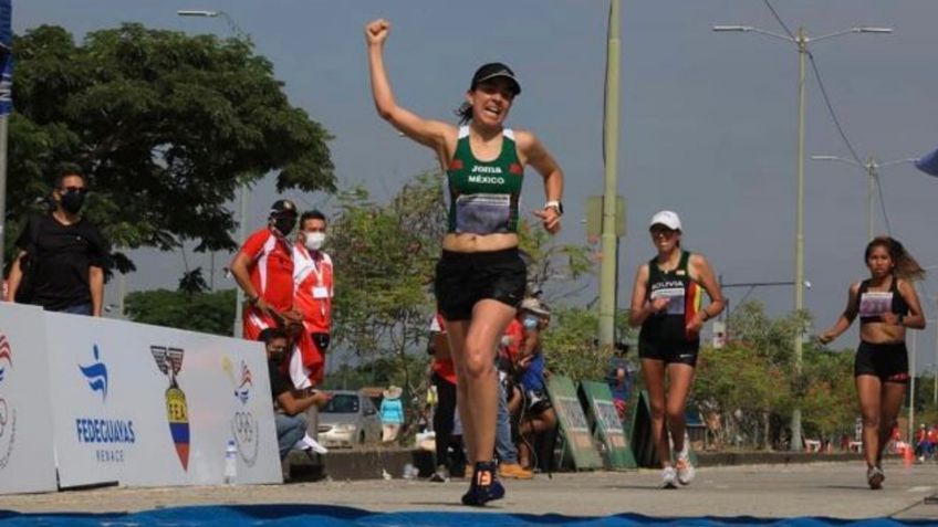 Mexicana Aura Morales obtiene segundo lugar en evento de marcha en Ecuador