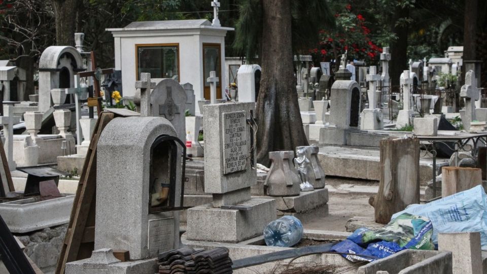 DEMANDA. Con la aparición del COVID-19, las muertes fueron en aumento y la necesidad de un lugar para sepultar. Foto: Cuartoscuro