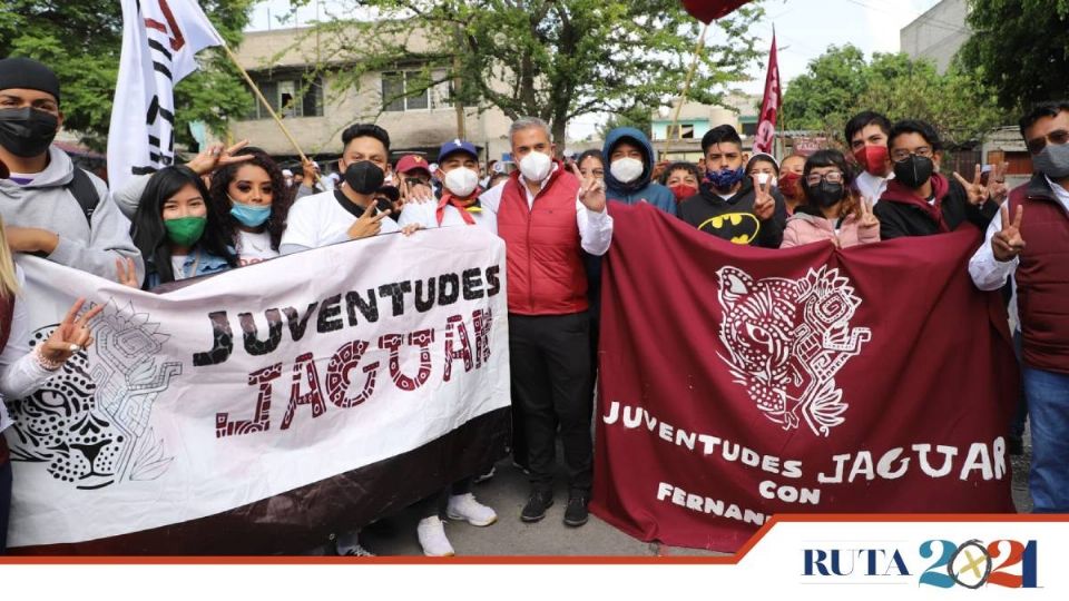 En la colonia Viento Nuevo el candidato morenista fue recibido por líderes sociales del lugar y de otras comunidades. Foto: Especial