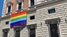 Embajada de EU en el Vaticano coloca bandera LGBT+ para celebrar mes del orgullo