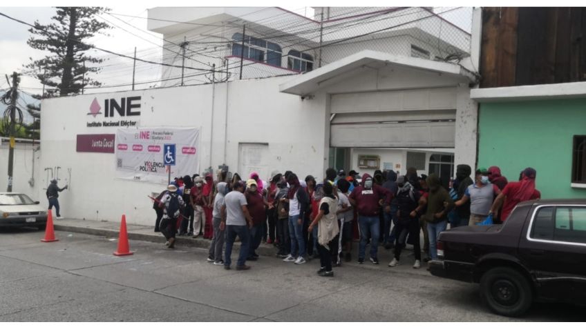 Maestros de la CETEG irrumpen y realizan pintas en oficinas del INE y del IEPC en Guerrero