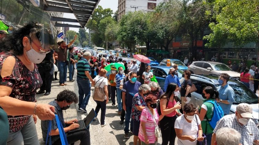 Gobierno de CDMX aclara causas de aglomeraciones en centro de vacunación de BJ